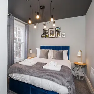 Bateman, Modern Centre Sleeps 6 York